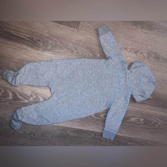 SOLD Gap baby onesie grey with hoodie size: 3-6M BNWOT - Picture 2 of 3